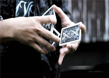 Навыки карты покера техника карты внушительной черной перекрестной карты волшебные для волшебного шоу
