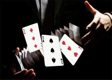 Фокус карты деятельности собственной личности вызвал Облигинг Туз волшебными навыками и методами покера
