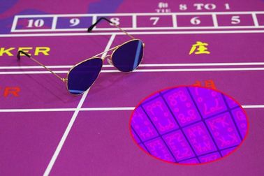 Азартные игры подпирают УЛЬТРАФИОЛЕТОВЫЙ назад отмеченный стиль читателя покера контактных линзов карт классический